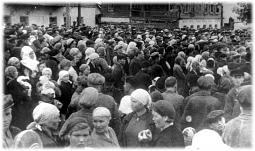 Митинг в г.Воткинске по поводу начала войны. 3 июля 1941 г.